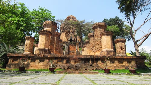 Tháp Bà Nha Trang: Địa điểm Du Lịch Văn Hóa Cổ Chăm Pa 4 Tháp Bà Nha Trang