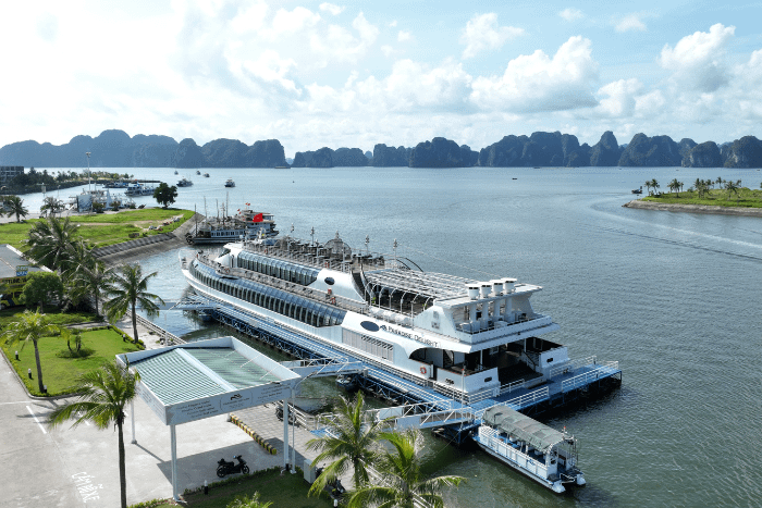 Giá thuê du thuyền Hạ Long mới nhất 2025 8 giá thuê du thuyền Hạ Long