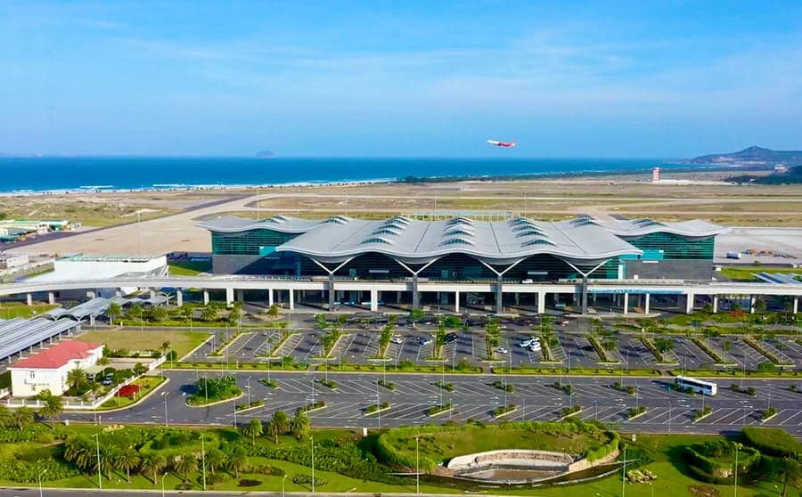 Kinh Nghiệm Du Lịch Hòn Tằm Nha Trang 2025 4 Sân bay cam ranh